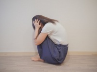 なぜ私がこんな思いを...？（画像はイメージ）
