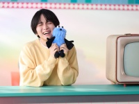 板垣李光人がスンスンに頬ずり！「お似合いな二人」に注目！　「一番くじ PUPPET SUNSUN」新WEB CM