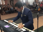 花嫁が遅刻！？ 会場を盛り上げるために花婿が披露した演奏がすごすぎる！