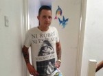 【バカ男】太ももにペニスのタトゥーを彫った夫、家から追い出される…