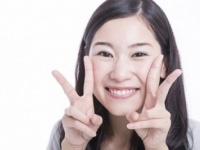 声デカすぎ！　男性に「オバサン」だと思われる女子の特徴・5つ