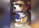 【エロ注意】アメリカで流行しているおもちゃの犬の動きが卑猥すぎる…