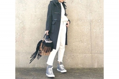 ダッフルはオール白の洗練コーデで大人顔に。幼なじみとだるま市　＃東京365日コーデ