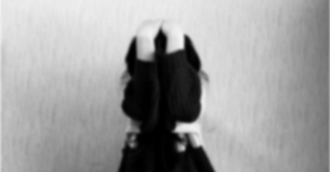 裂かれた制服で、しゃがみ込んで立てなかった母（画像はイメージ）