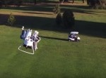 あれはなんだ！　ゴルフコースを飛びまわる「ジェットパック」がすげえ！