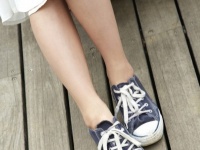 うわー、超衝撃!!　男性は合コンにスニーカーをはいてくる女子をどう思う？⇒約6割が〇〇！