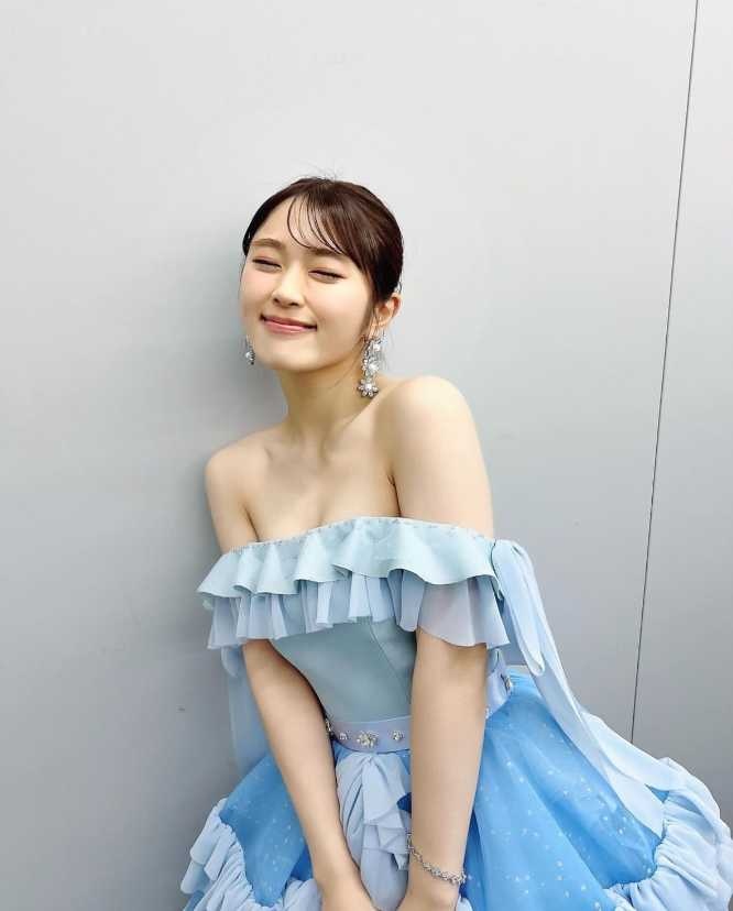 画像)渋谷凪咲、卒業コンサートを終え、水色のドレス姿でにっこり笑顔