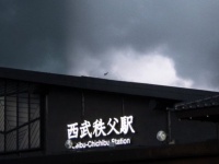 埼玉で〝異界の扉〟開いてしまう？　不穏な光景に8.3万人戦慄「降臨してる」「ついに始まってしまった...」