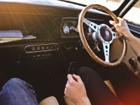 運転中の日焼けの盲点！　サイドガラスは紫外線をカットしてくれない！？