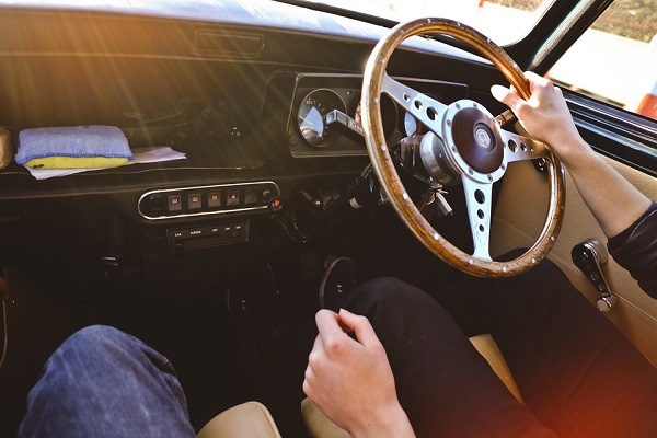 運転中の日焼けの盲点！　サイドガラスは紫外線をカットしてくれない！？