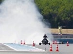 水と圧縮空気で最高時速２６１キロを叩き出す“高圧ジェット三輪車”が凄い！