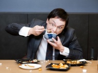食事中に●●を……彼氏の「育ち」を疑った瞬間3