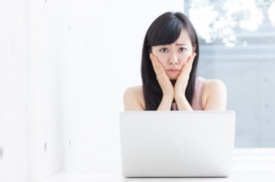ヤダ、恥ずかしすぎるっ！　生理痛での休みを、男性上司に言える？