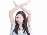 若作りしすぎ！　絶対「こうなりたくない」職場の先輩女性の見た目4つ