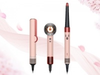 春限定“さくら”カラー。ダイソン「さくらチェリー」のヘアケア3製品を発売
