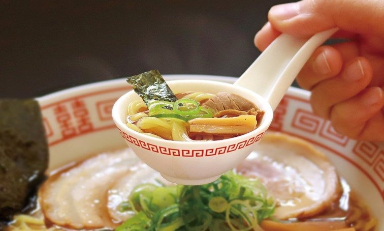 レンゲに「ミニラーメン」作って食べる人たちに伝えたい。　最強アイテム、生まれました