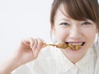 男性が好きなのは「無邪気な女」と「気遣いのできる女」どっち!?