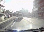 ゾクッとくる！　女子中学生が車から降りた瞬間、トラックが…