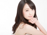 「自由奔放な女性」VS「控えめな女性」、付き合うならどっち？　6割の男性が選んだのは……