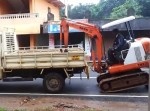 【インド】ショベルカーを荷台に乗せる方法が斬新すぎた！