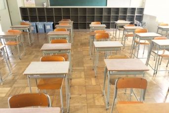 児童を『ごみ箱に入れて蹴った』女性教諭(30代)　「児童は転倒・前歯を折るけが」　県警が捜査中