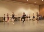 メトロポリタン歌劇場でオペラの開演前の舞台裏を撮影した貴重な映像！