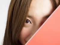 「斜めわけ」VS「センターわけ」！　男ウケがいい前髪スタイルは……？