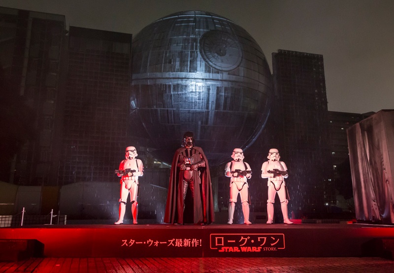 帝国軍の究極兵器デス・スターが名古屋に出現？！　ダース・ベイダー＆ストームトルーパーも登場