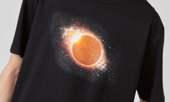 宇宙空間に浮かぶマリービスケットと...ネコチャン！？　奇抜すぎるコラボTシャツ爆誕...森永製菓も「困惑」