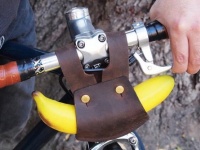 バナナはおやつじゃない、体の一部である。できるサイクリストの為の「バナナホルダー」