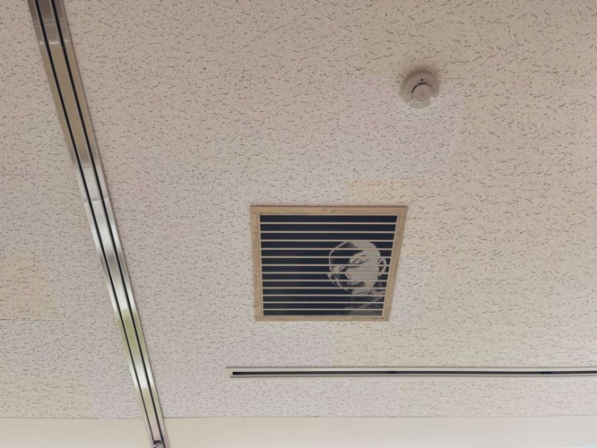 隠しキャラとして分かりづらい位置に（画像は再掲）