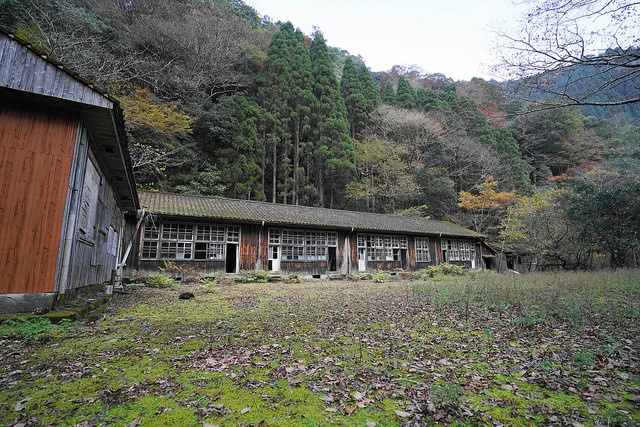 怪談に出てきそうな使われていない廃校は案外少ない？（画像はイメージ, Kohei Fujiiさん撮影, Flickrより）