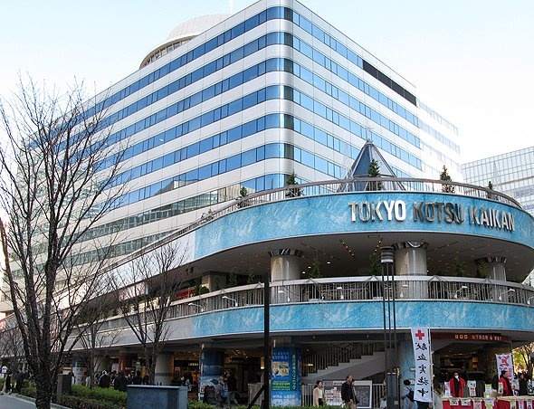 ふるさと回帰支援センターが入居する東京交通会館はJR有楽町駅前。