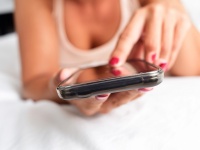 あなたのスマホ、大丈夫？彼に「のぞき見」させない初歩的対処法3つ