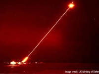 機密解除されたイギリス軍の最新レーザー兵器が標的を撃墜する映像