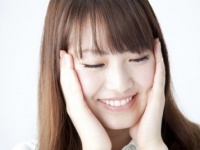 「小顔」の女性は、それだけでかわいく見えるもの？　「そう思う：●％」！