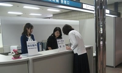 おくやみコーナーの受付（以下、別府市提供）