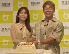 画像)吉川ひなの、41歳の誕生日に水着姿を披露で大反響