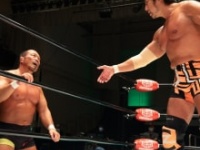 小島聡は杉浦貴に和解の握手を求めた