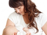 赤ちゃんが「むせる」「嫌がる」母乳を飲まないときの原因