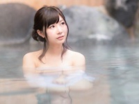 ぶっちゃけ、生理中に「公衆浴場」に入るのはアリ？　なんと約8割の女性が……