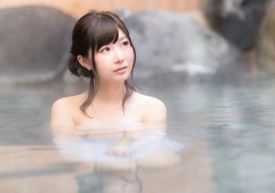 ぶっちゃけ、生理中に「公衆浴場」に入るのはアリ？　なんと約8割の女性が……