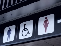 「駅のトイレの行列に並んでいたら『大丈夫ですか』。声をかけてきた人は私の手を引いて...」（東京都・50代女性）