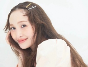 Instagram:百田夏菜子(@kanakomomota_official)より