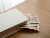 ​妻の7割がへそくり貯める。平均額451万円