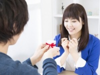 アノ日なら失敗しない!?　恋愛で「サプライズ」がプラスに働くときって？
