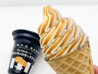 濃厚なキャラメルのコクに包まれちゃう♪セブン限定の『N.Y.C.SAND ワッフルコーン N.Y.キャラメルサンドアイス』実食レポ