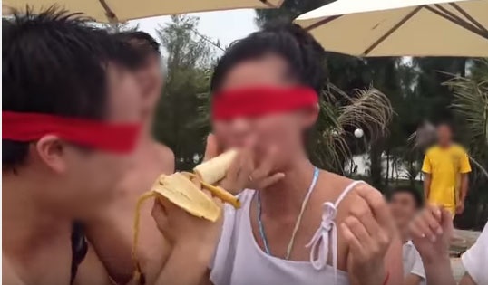 バナナ食べ