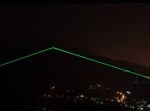 リオの有名なあの「像」が、手からレーザーを発射！