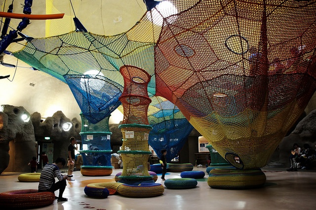 Rainbow Web.